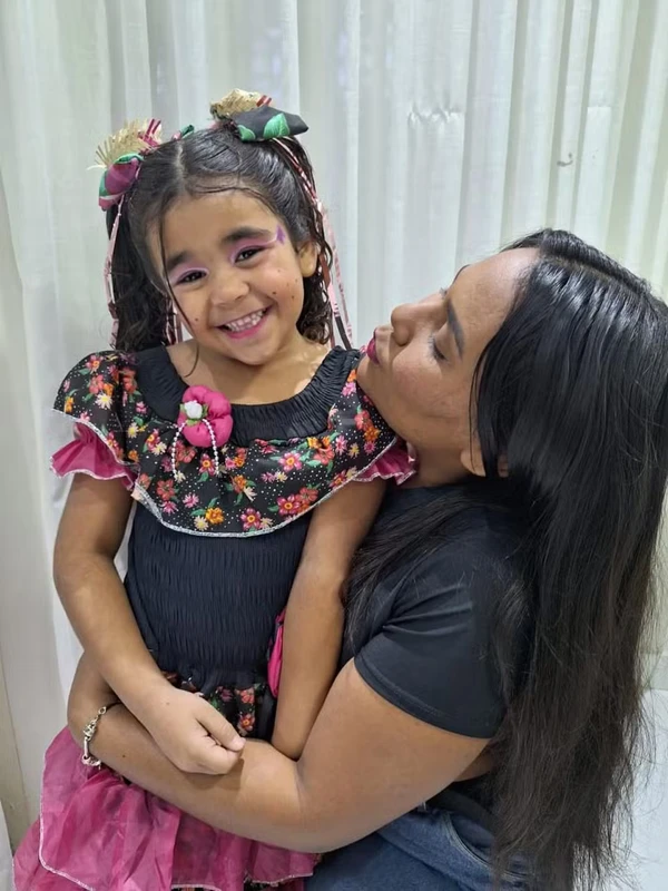 Chaiany com a filha, Lara por Reprodução