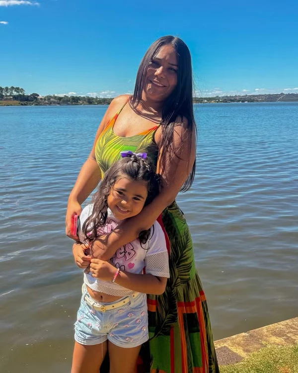 Chaiany com a filha, Lara por Reprodução