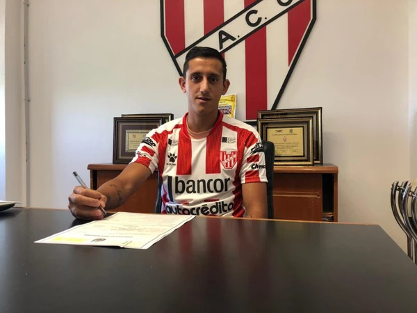 Emiliano Endrizzi antes de se tornar jogador do Gimnasia de Jujuy por Reprodução