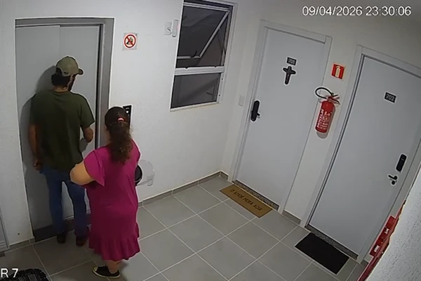 Mulher matou marido durante briga em apartamento por Reprodução
