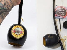 Imagem - Fãs baianos customizam berimbau exclusivo para presentear Guns N’ Roses em Salvador