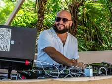 Imagem - DJ suspeito de matar ex-companheira tocava em festas luxuosas de paraísos turísticos da Bahia