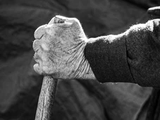 Imagem - Golpe da falsa escritura cresce no Brasil e mira idosos; veja como proteger seu imóvel