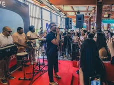 Imagem - Justiça manda Havaianas indenizar em R$ 10 mil idosa pisoteada durante evento da marca