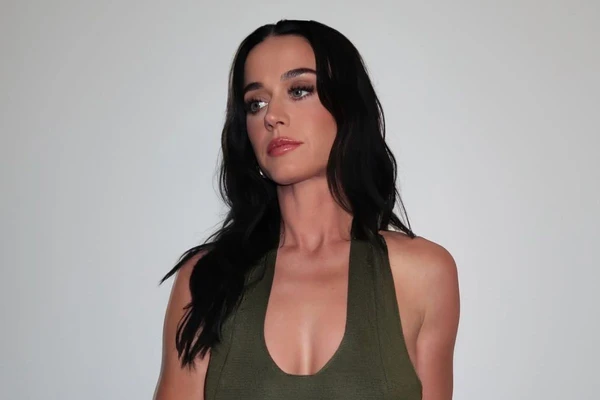 A cantora Katy Pery foi acusada de assédio por Ruby Rose no último domingo (12)