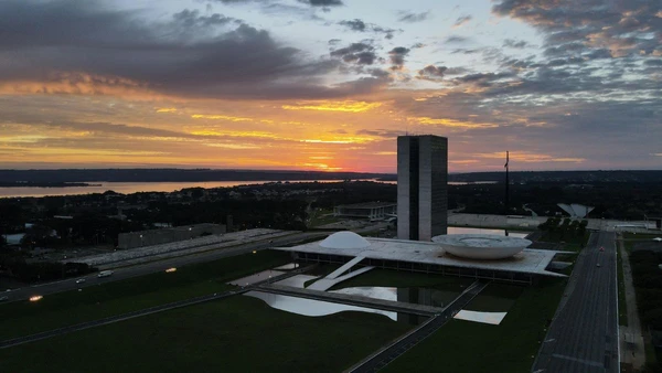 As "torres gêmeas" que escondem uma cidade subterrânea e o nome de um presidente esquecido por Canvas