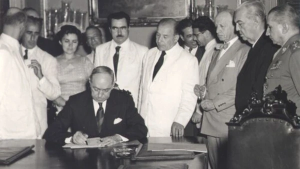 As "torres gêmeas" que escondem uma cidade subterrânea e o nome de um presidente esquecido por Wikipédia