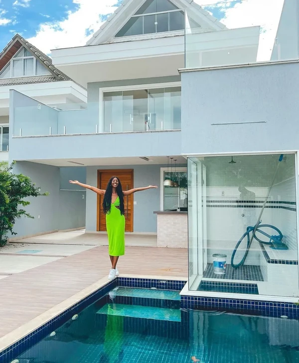 Camilla de Lucas: A influenciadora afirmou que bateu o valor do prêmio em menos de um mês após sair da casa, impulsionada por contratos publicitários e trabalhos na televisão. por Reprodução