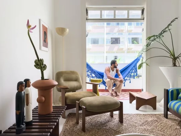 Ex-GNT, arquiteto Maurício Arruda abre apartamento de férias no Rio por Reprodução/Instagram/Lufe Gomese