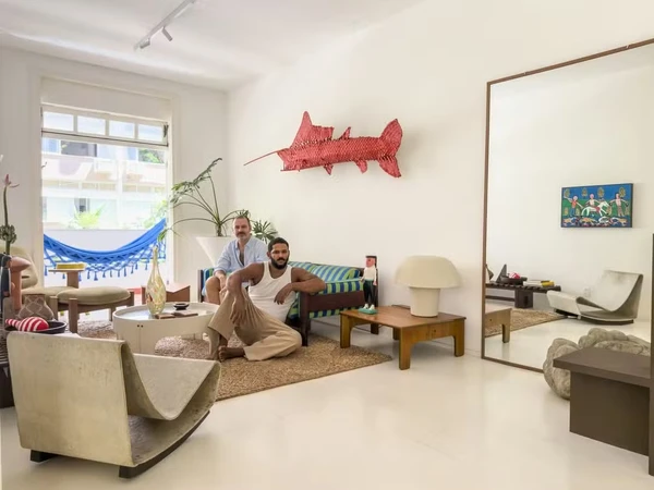 Ex-GNT, arquiteto Maurício Arruda abre apartamento de férias no Rio por Reprodução/Instagram/Lufe Gomese