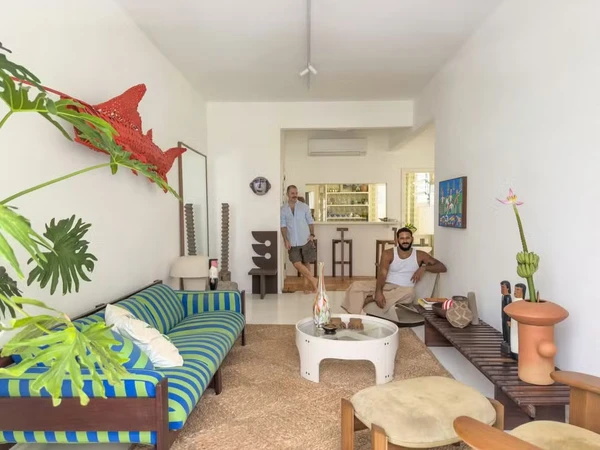 Ex-GNT, arquiteto Maurício Arruda abre apartamento de férias no Rio por Reprodução/Instagram/Lufe Gomese