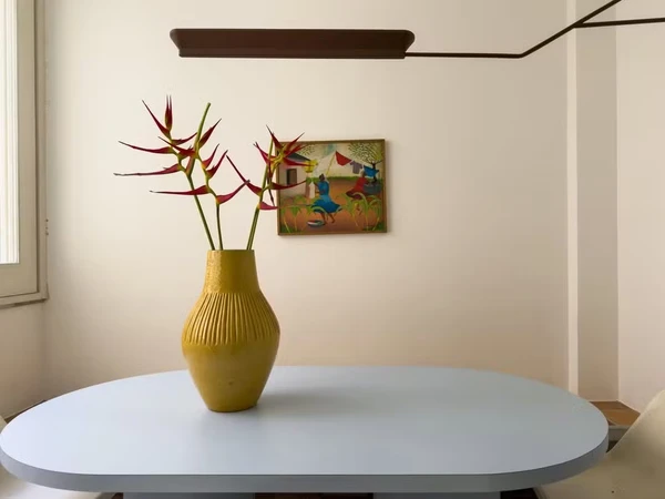 Ex-GNT, arquiteto Maurício Arruda abre apartamento de férias no Rio por Reprodução/Instagram/Lufe Gomese