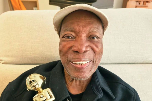 Milton Nascimento vive vida tranquila ao lado do filho