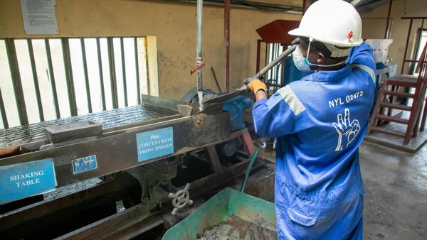 São profissionais que convivem com o perigo, mas não abrem mão da responsabilidade no trabalho. por Pexels, Safi erneste