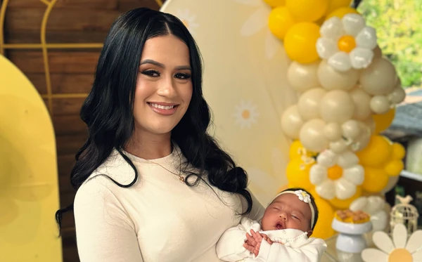 Rayne Luiza e a filha, Aurora