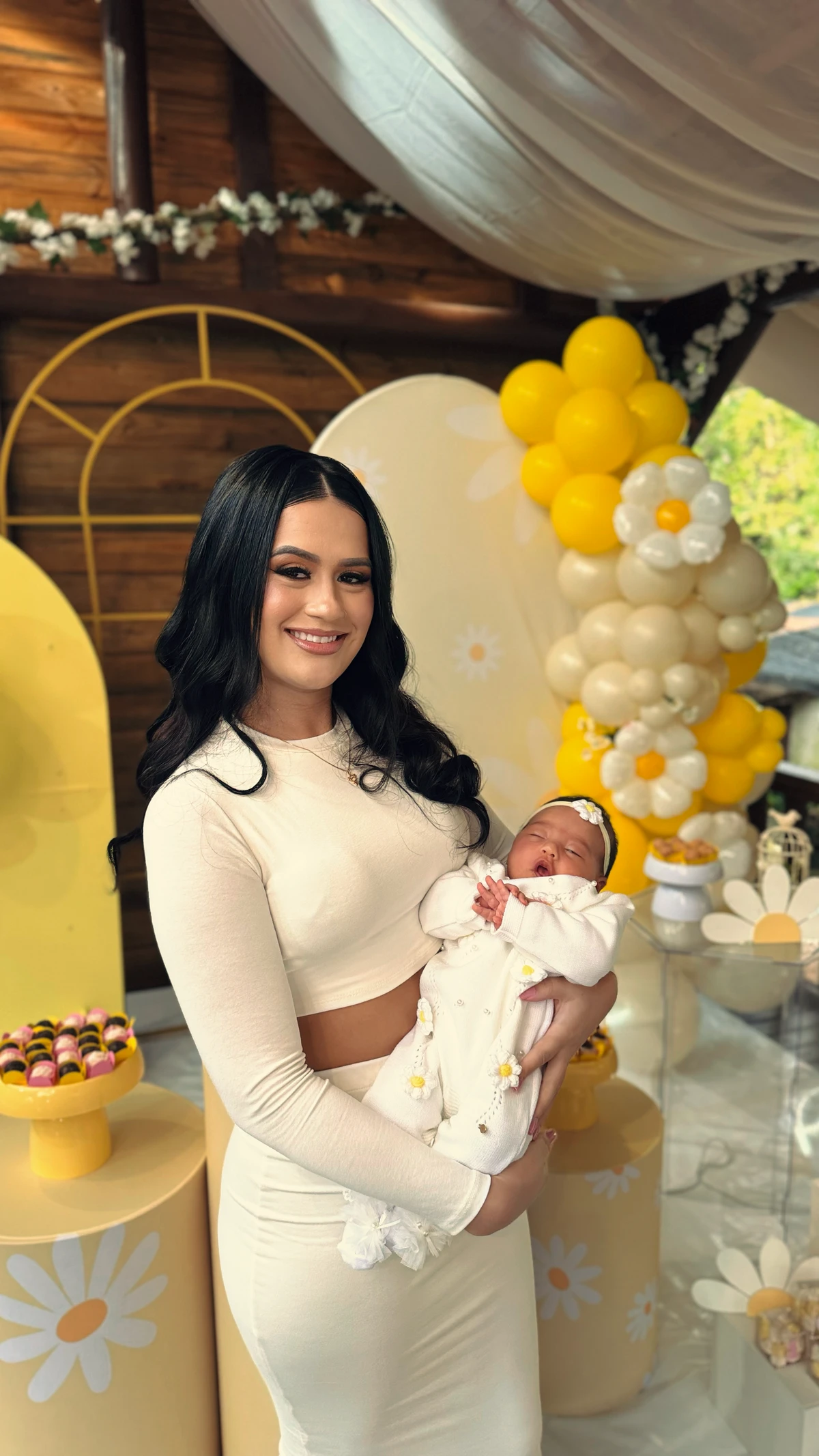 Rayne Luiza e a filha, Aurora por Reprodução