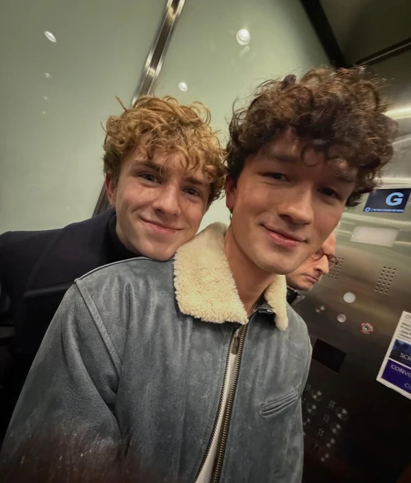 Walker Scobell e Charlie Bushnell por Reprodução/Instagram