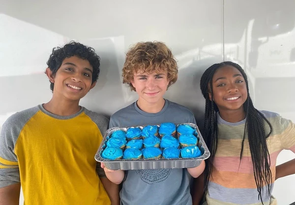 Walker Scobell, Leah Jeffries e Aryan Simhadri por Reprodução/Instagram