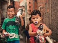 Imagem - Esse hábito que parece fofinho dentro de casa pode atrasar a fala das crianças, e muitos pais nem percebem