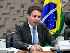 Imagem - Departamento penitenciário dos EUA divulga primeira foto de Alexandre Ramagem após prisão pelo ICE; veja