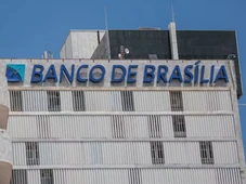 Imagem - BRB deve fechar agências após perdas bilionárias e plano preocupa servidores