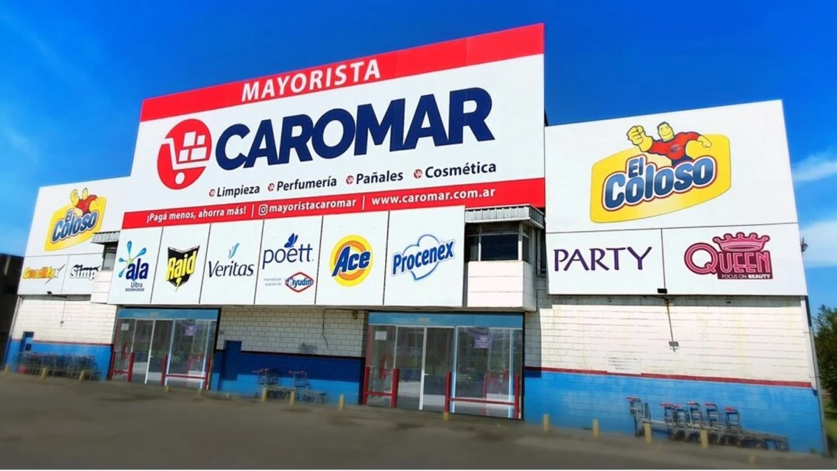 A Caromar é uma rede argentina tradicional no setor de limpeza e perfumaria, com atuação no varejo regional por Reprodução