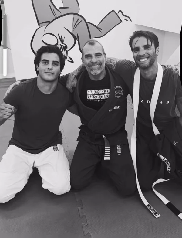 Daniel Cady (dir) mostra aula de jiu-jítsu com o filho, Marcelo Sangalo (esq) por Reprodução/Instagram