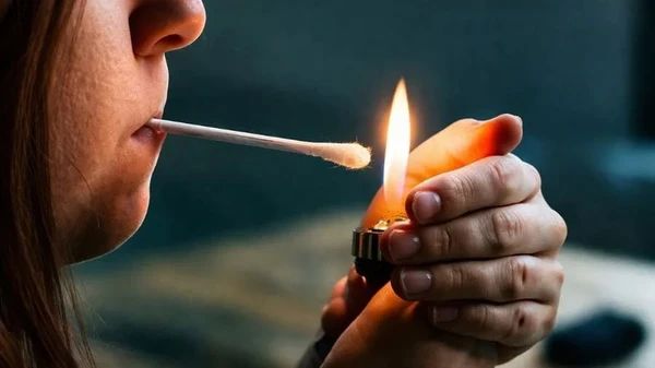 Desafio do cotonete pode causar danos irreversíveis por Reprodução