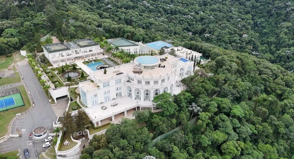 Maior mansão do Brasil por Reprodução