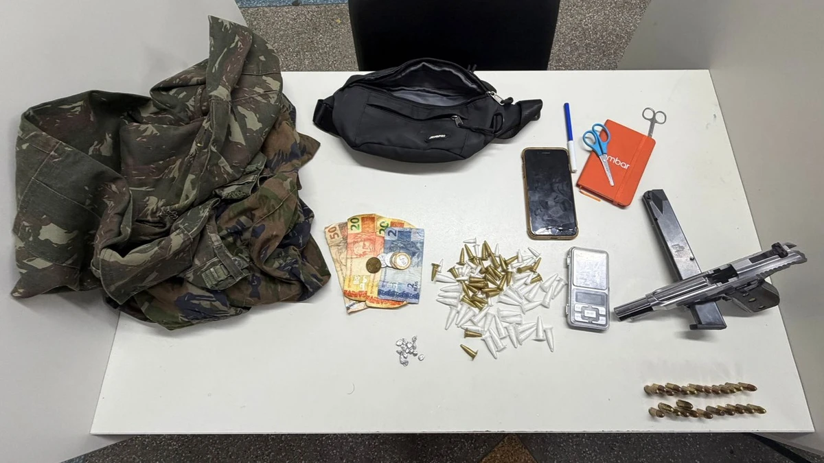 Material apreendido com suspeitos