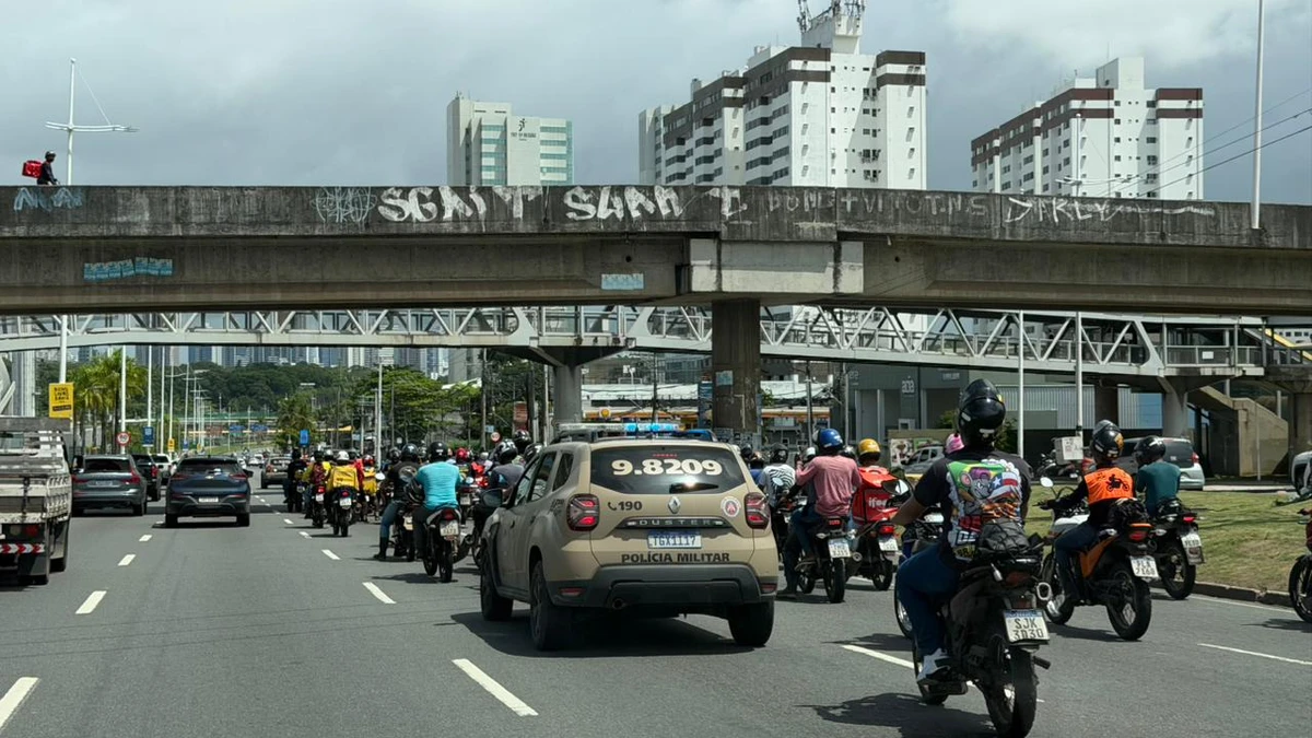 Motoristas e motociclistas fazem protesto
