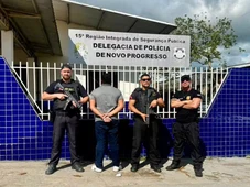 Imagem - Na frente dos filhos: homem esfaqueia ex no peito para tentar 'arrancar silicone' dos seios dela