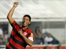 Imagem - Netflix: Se não fossem as festas, Ronaldinho Gaúcho teria sido maior que Pelé?