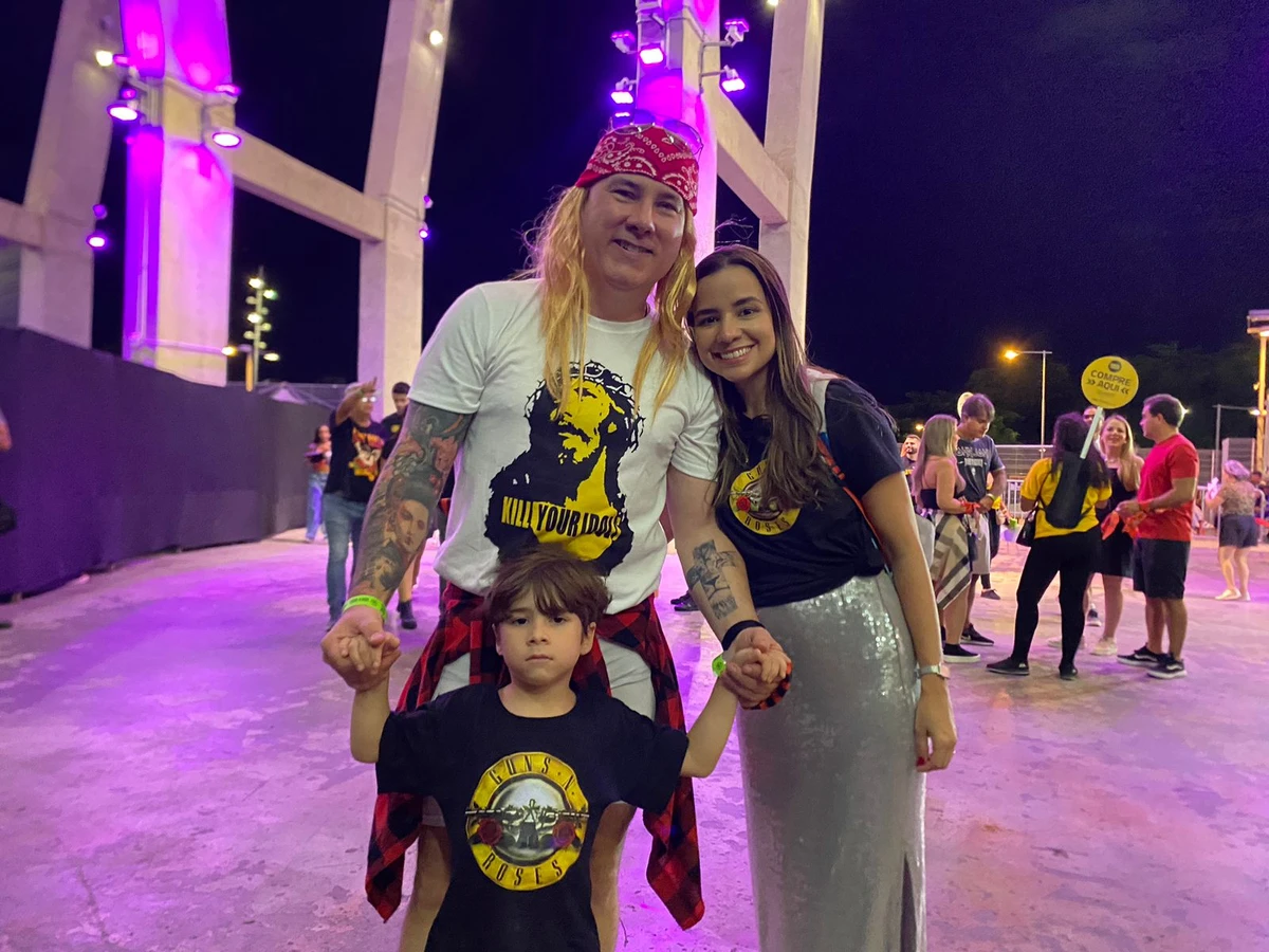 A fantasia de Axl Rose já é tradição para o bancário Milnei Dias por Maria Raquel Brito