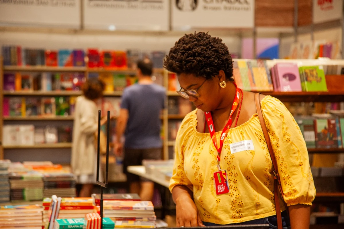 Bienal do Livro Bahia 2026 é a aberta nesta quarta (15) com presença de autoridades e escritores por Sora Maia/CORREIO