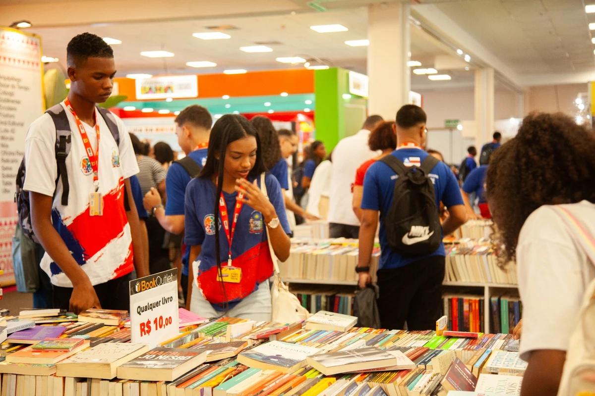 Bienal do Livro Bahia 2026 é a aberta nesta quarta (15) com presença de autoridades e escritores por Sora Maia/CORREIO