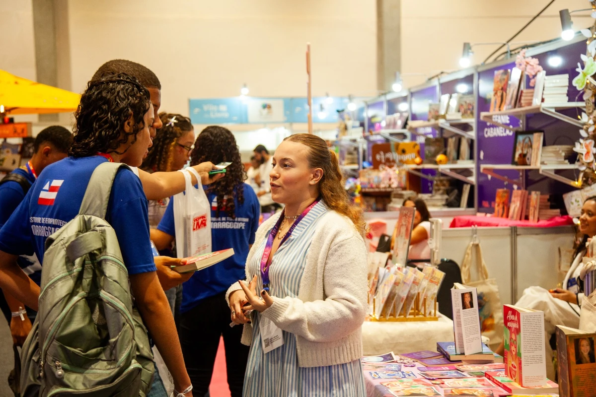 Bienal do Livro Bahia 2026 é a aberta nesta quarta (15) com presença de autoridades e escritores por Sora Maia/CORREIO