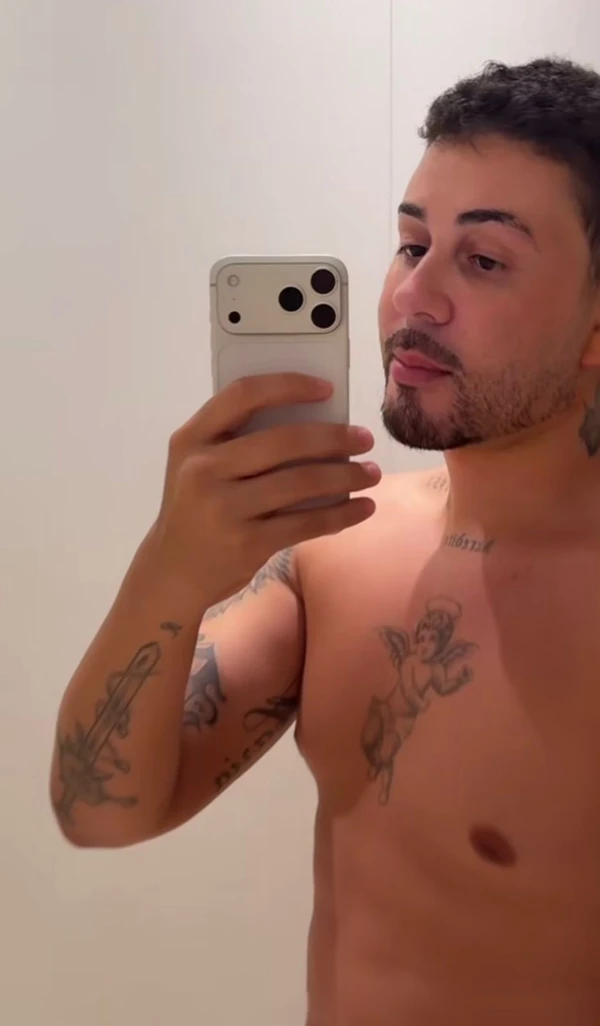 Carlinhos Maia exibe resultado do procedimento estético na papada por Reprodução/Instagram