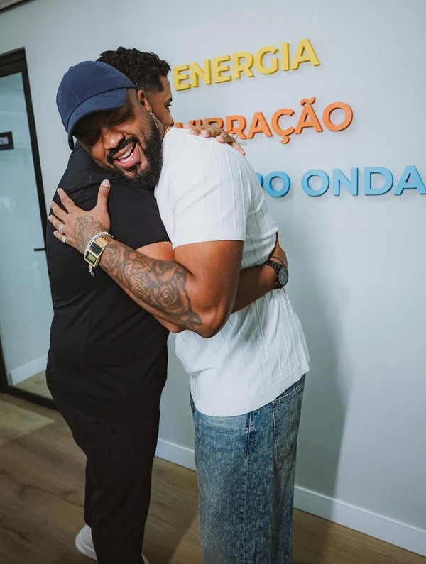 ‘Diggo’ é anunciado pelo Grupo Onda como novo agenciado em parceria com o ‘Menos é Mais’ ‘Diggo’ é anunciado pelo Grupo Onda como novo agenciado em parceria com o ‘Menos é Mais’ por Reprodução/Redes Sociais 