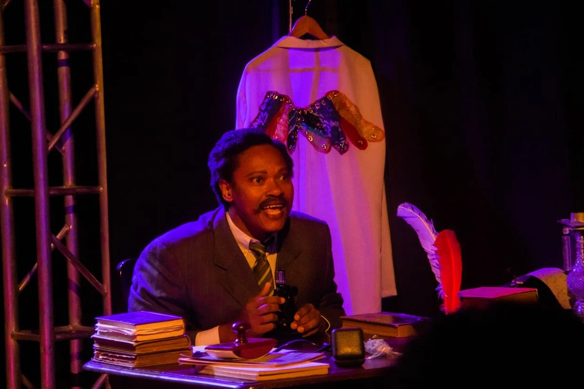 Espetáculo "Anjo Preto de Branco" por Divulgação