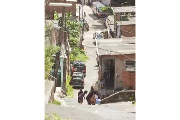 Policial foi morto na Rua Paulo Valverde por Reprodução/TV Bahia
