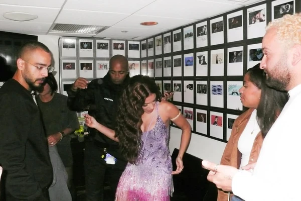 Anitta na divulgação do álbum "Equilibrium" por Reprodução/Instagram