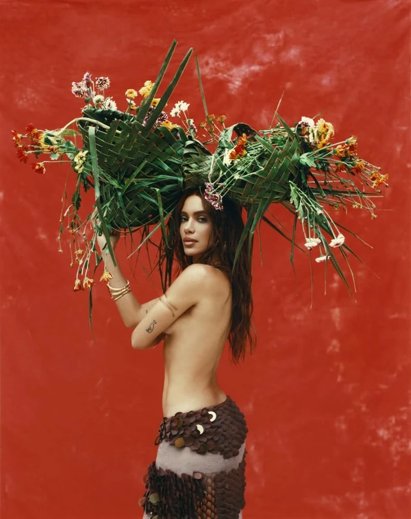 Anitta na divulgação do álbum "Equilibrium" por Reprodução/Instagram