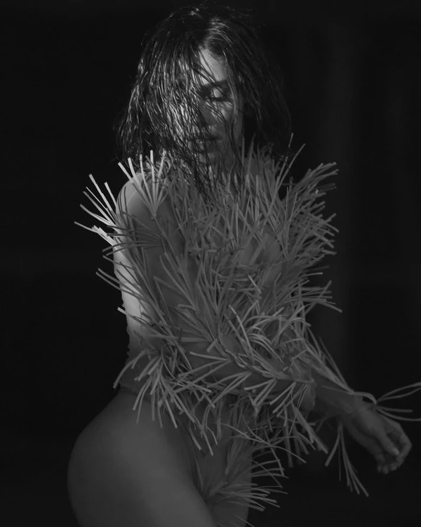 Anitta na divulgação do álbum "Equilibrium" por Reprodução/Instagram