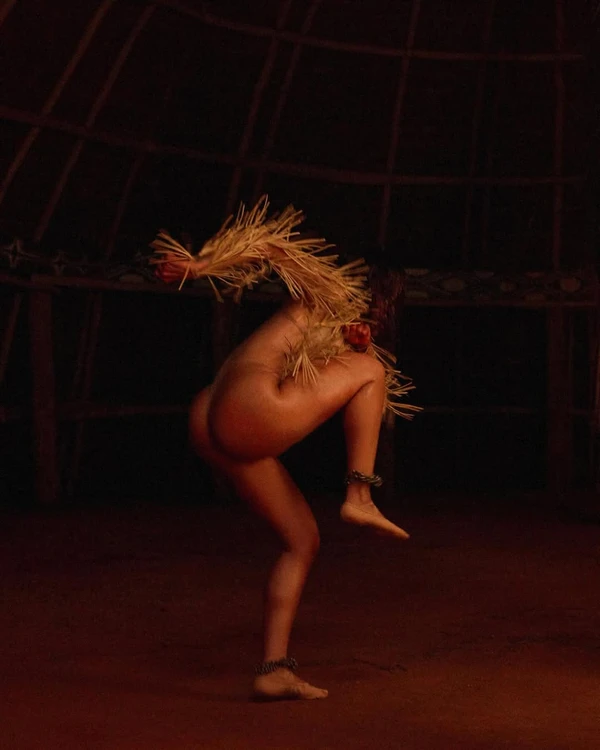 Anitta na divulgação do álbum "Equilibrium" por Reprodução/Instagram