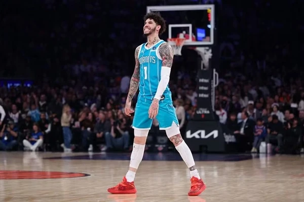 O jogador LaMelo Ball, em partida pela NBA por Jordan Bank/Getty Images/AFP