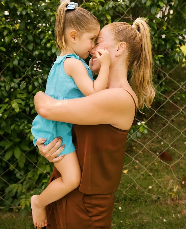 Poliana Rocha e neta por Reprodução/Instagram
