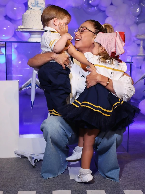 Poliana Rocha e os netos por Reprodução/Instagram