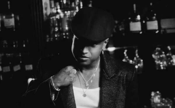 Thiaguinho estreia a turnê Bem Black com joia exclusiva e parceria inédita com a Rommanel