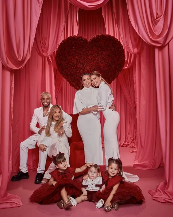 Virginia Fonseca e Zé Felipe com Poliana Rocha, Margareth Serrão e as crianças: Maria Alice, Maria Flor e José Leonardo por Reprodução/Instagram